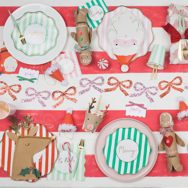 Reindeer With Holly Plates